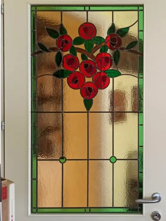 Vitral para puerta con rosas Mackintosh